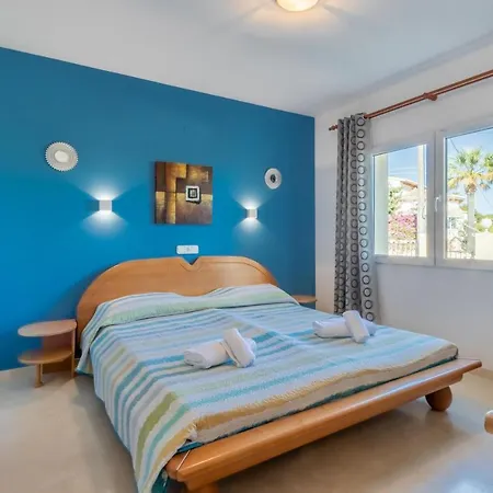 Cucarres Villa *