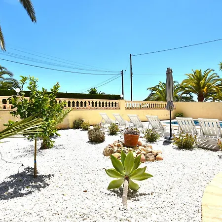 Villa Cucarres