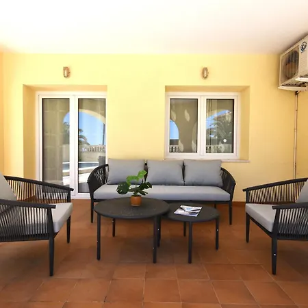 Cucarres Villa