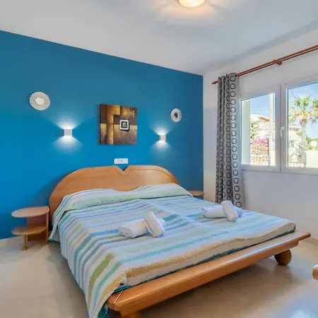 Cucarres Villa *