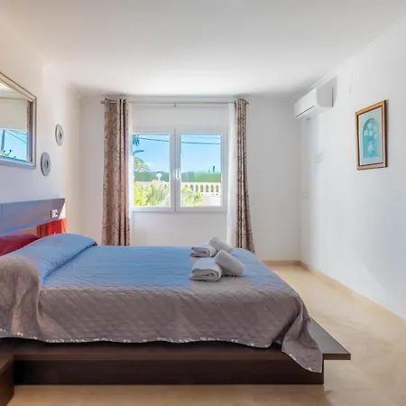 Villa Cucarres